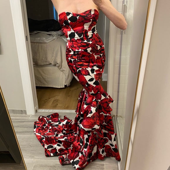 Michael Costello Gown 💃🏻 - Picture 3 of 8